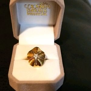 Solid 14k gold ring starfish Columbian Emeralds